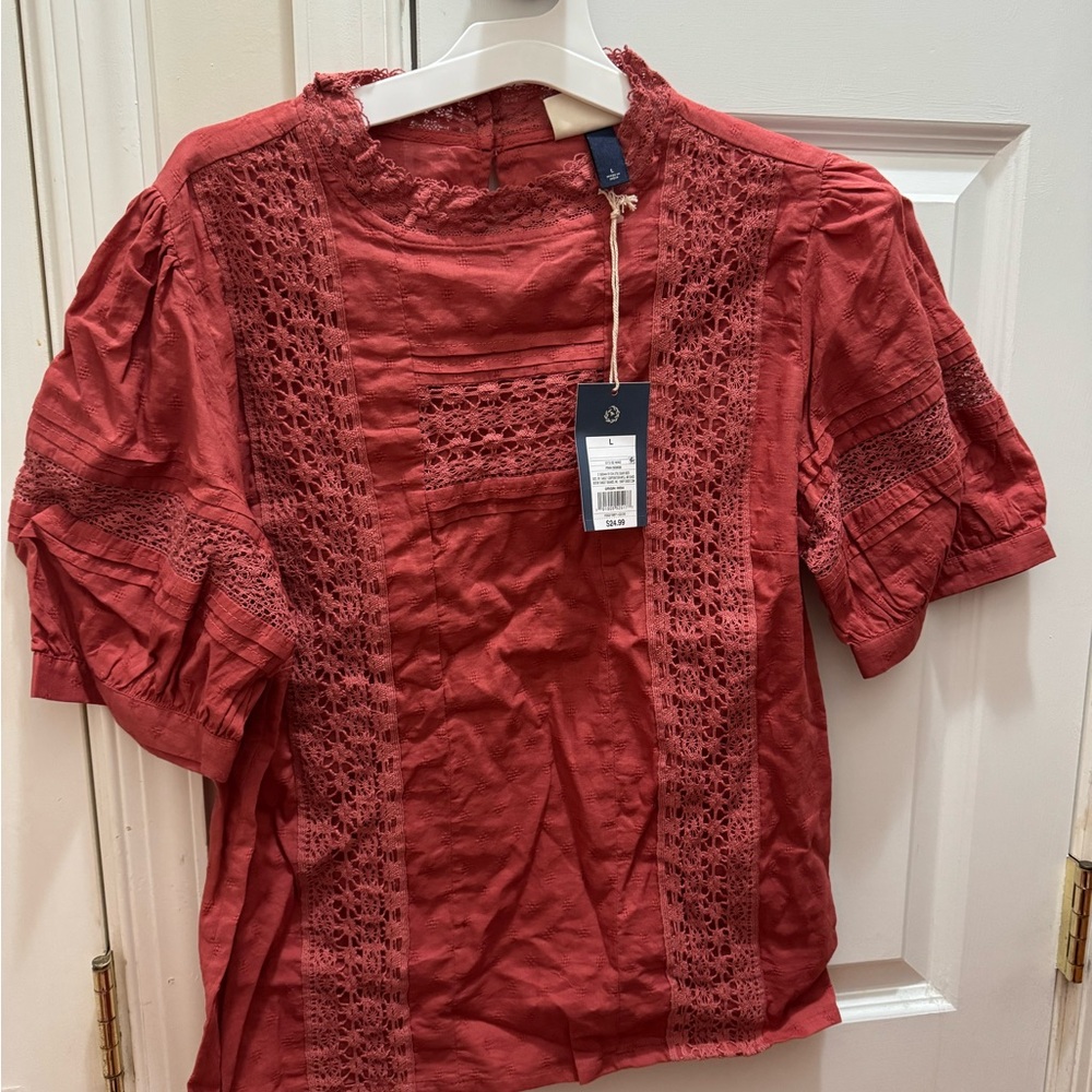 NWT Retail $25 UNIVERSAL THREAD Women's Lace Trim Shirt. Short Sleeves. Large